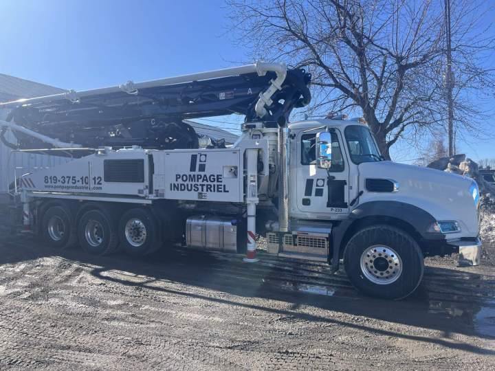 Travaux de pompage de béton industriel à Québec